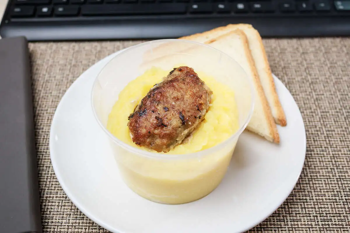 Котлета из свинины с грибами