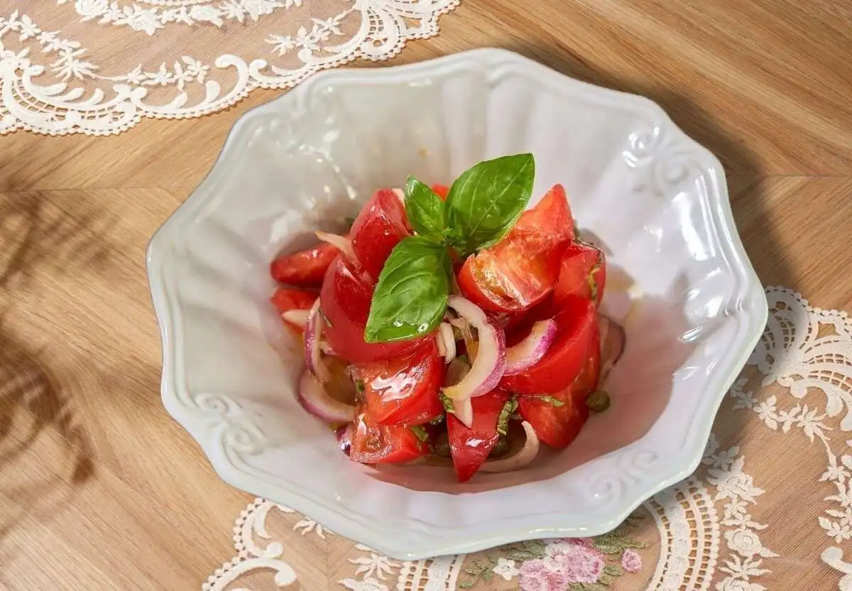 Салат из спелых томатов