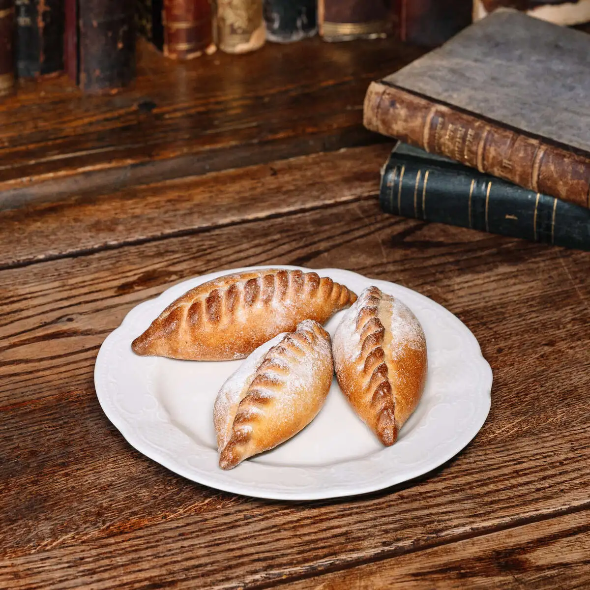 Пирожок с брусникой