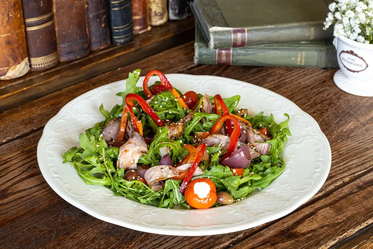 Салат с рукколой