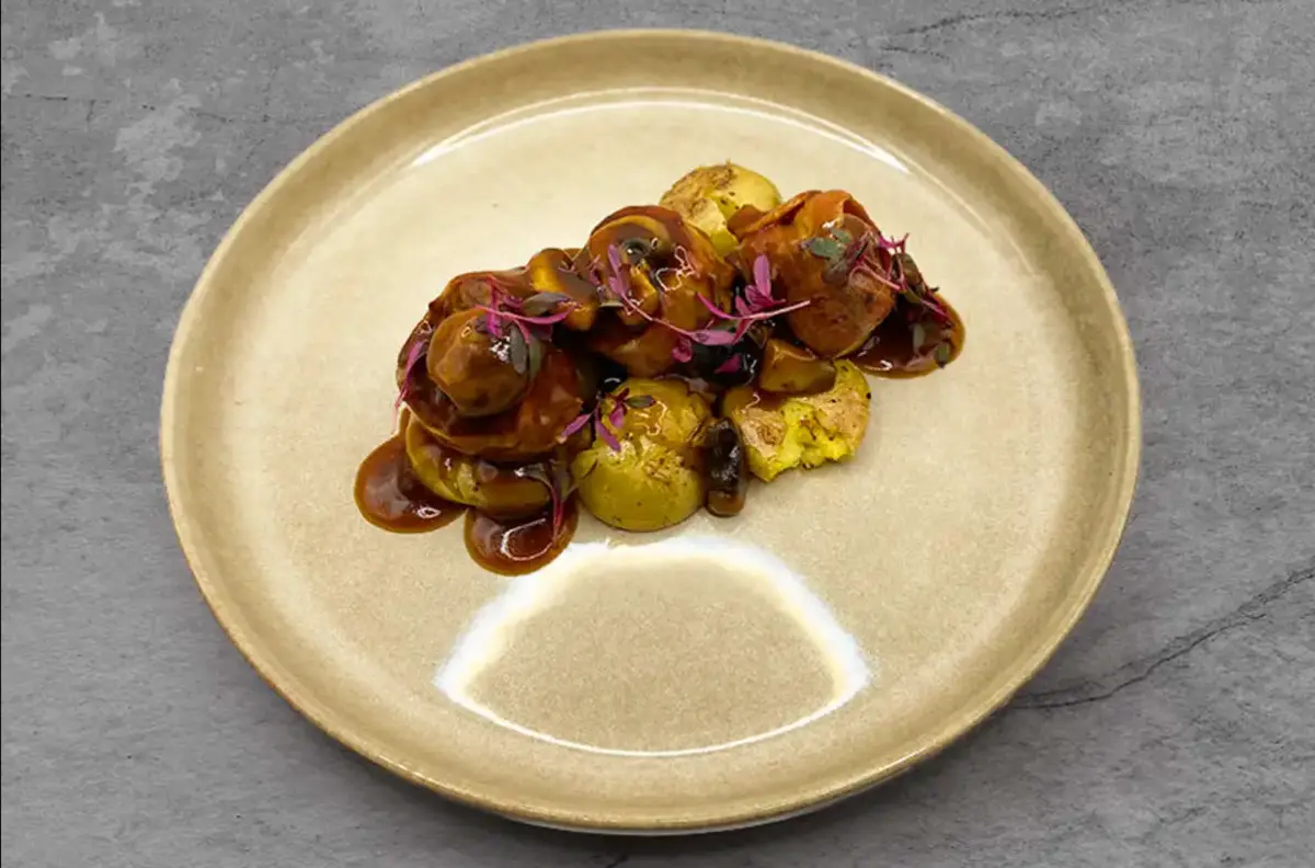 Медальон из говядины с мятым картофелем NEW