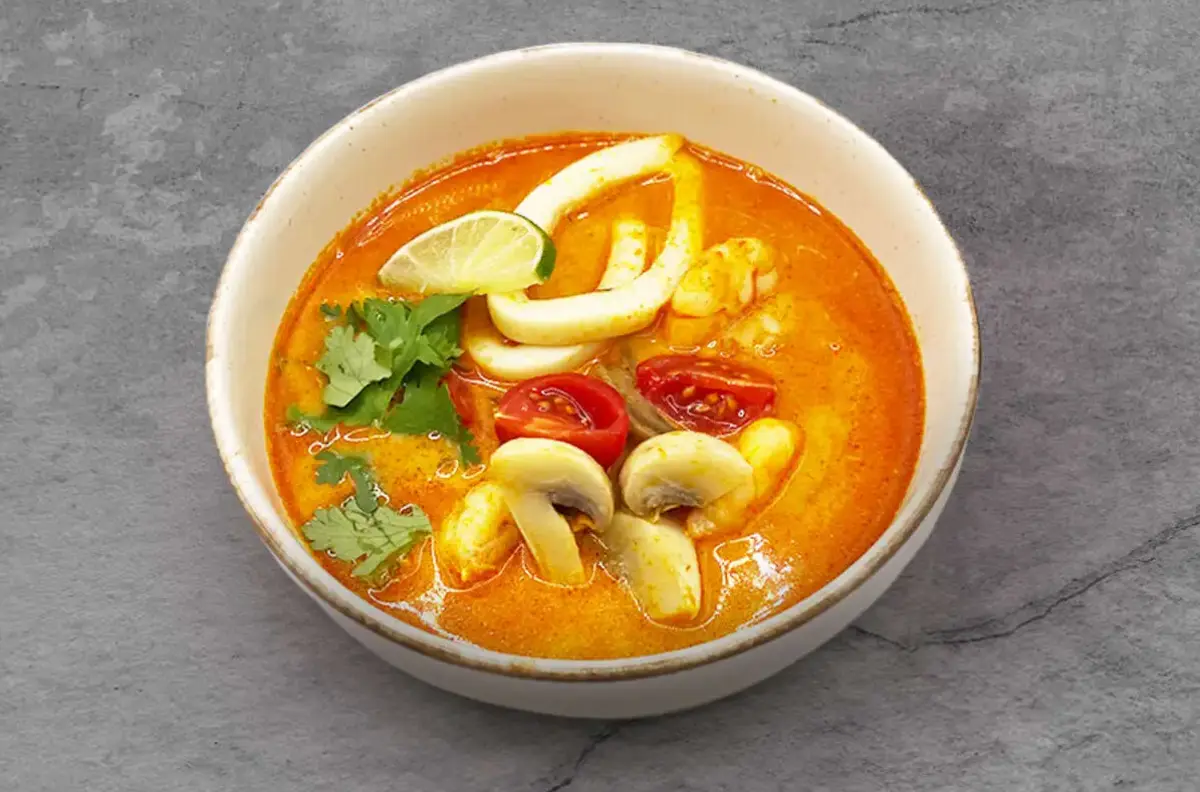 Том ям с морепродуктами