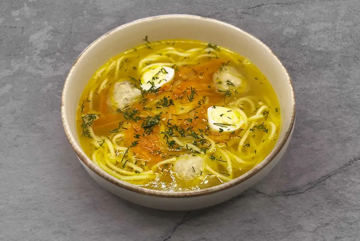 Куриный суп с куриными фрикадельками