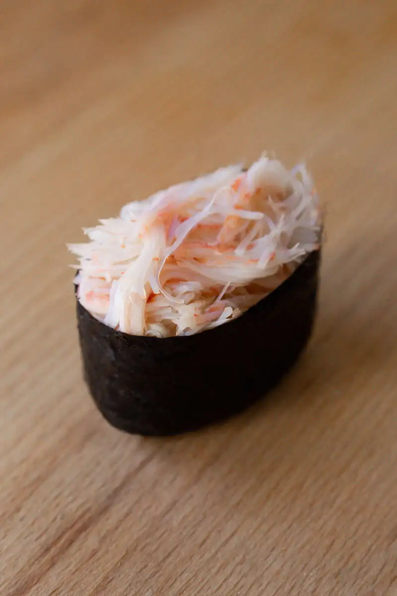 Суши с мясом краба