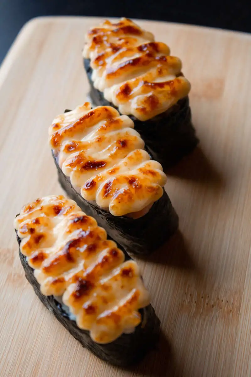 Запеченные суши с курицей