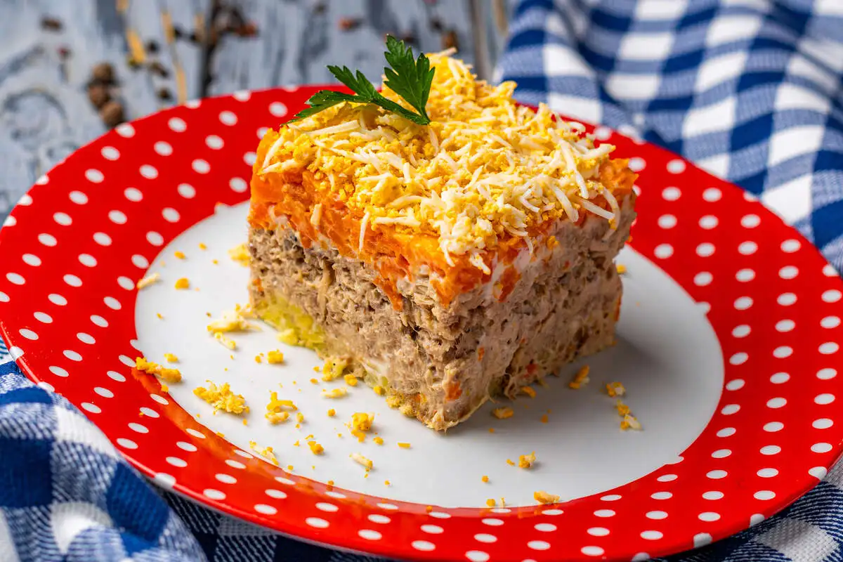 Салат Мимоза со скумбрией