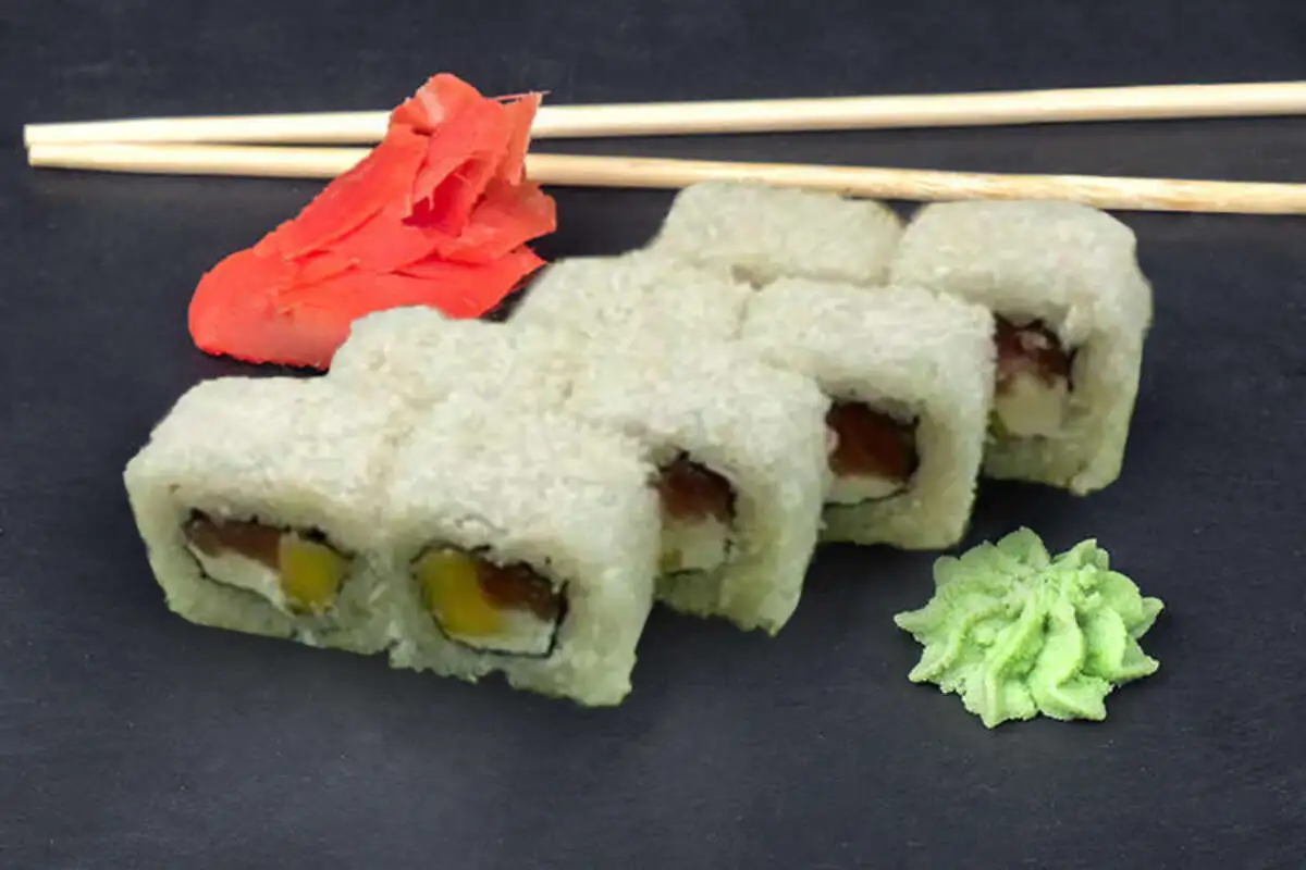 Тунец с манго и кокосом 8 шт (№31)