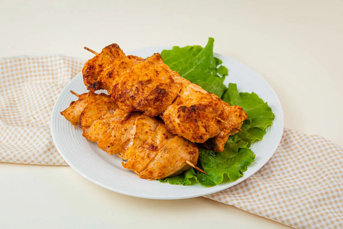 Куриный шашлык на шпажках 500г