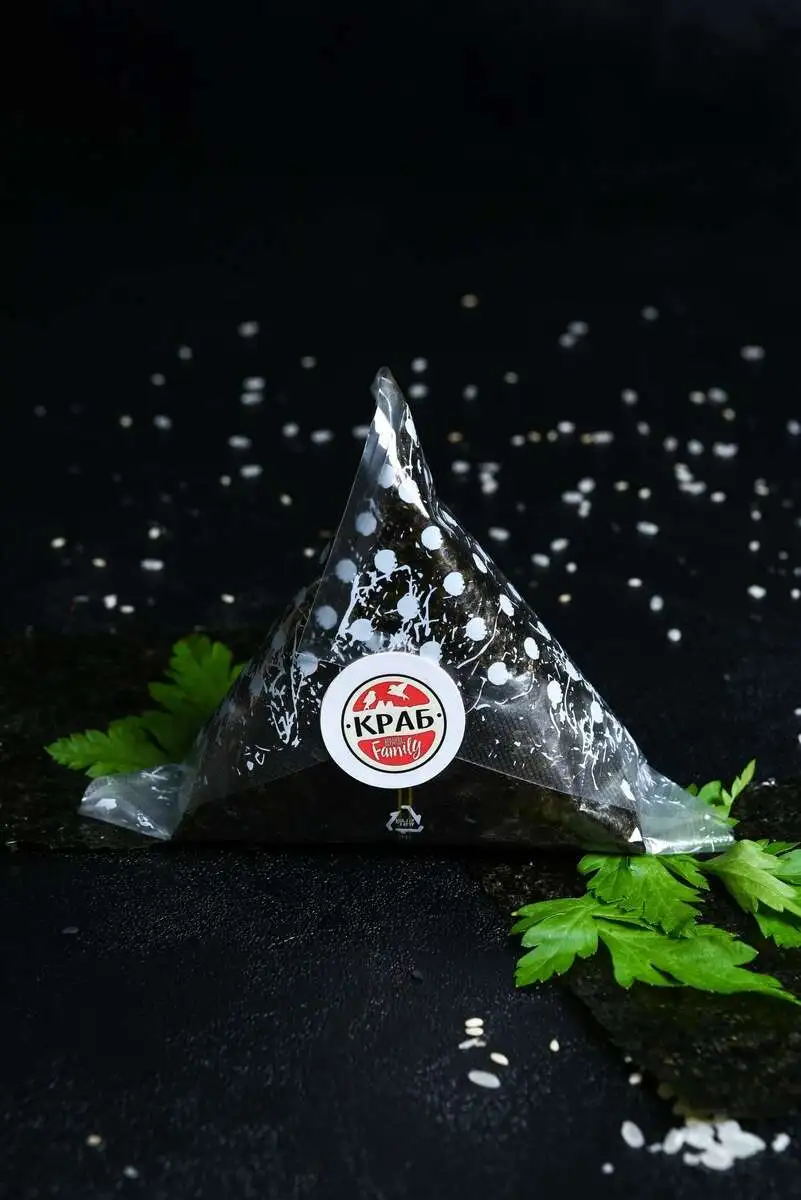 Онигири с крабом