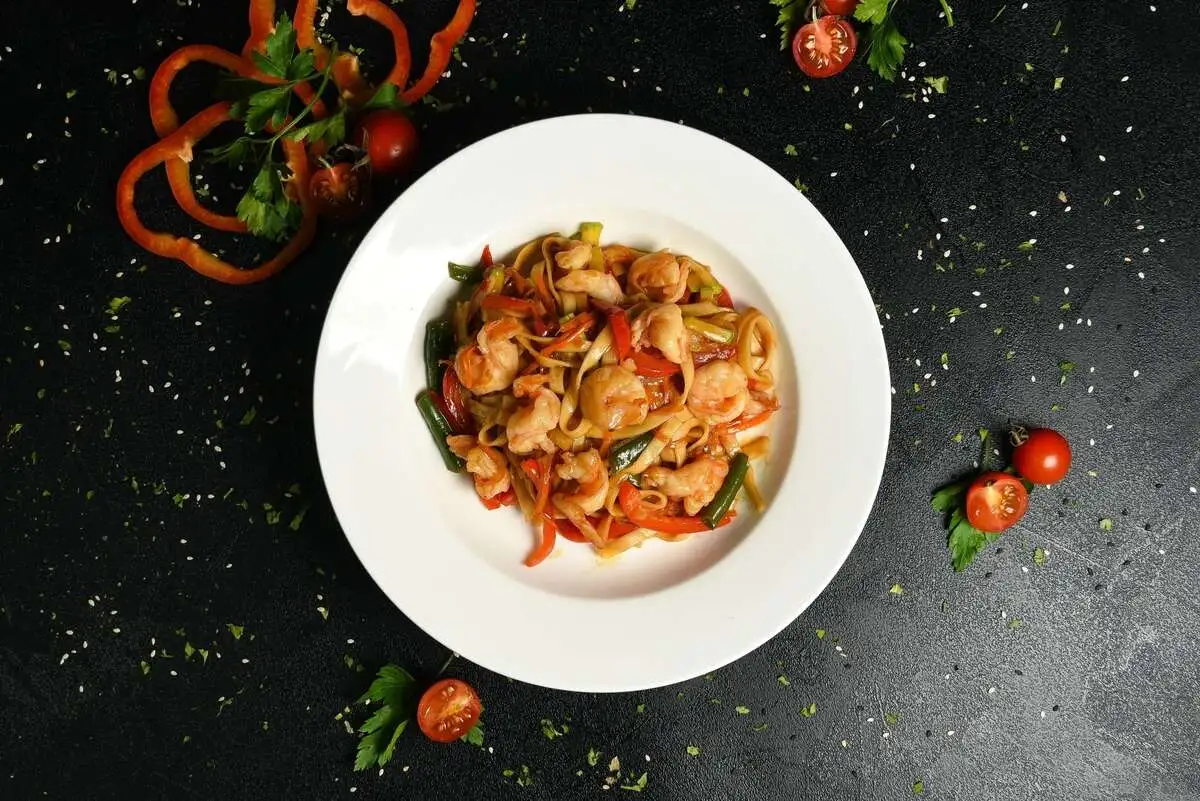 Wok с креветками 