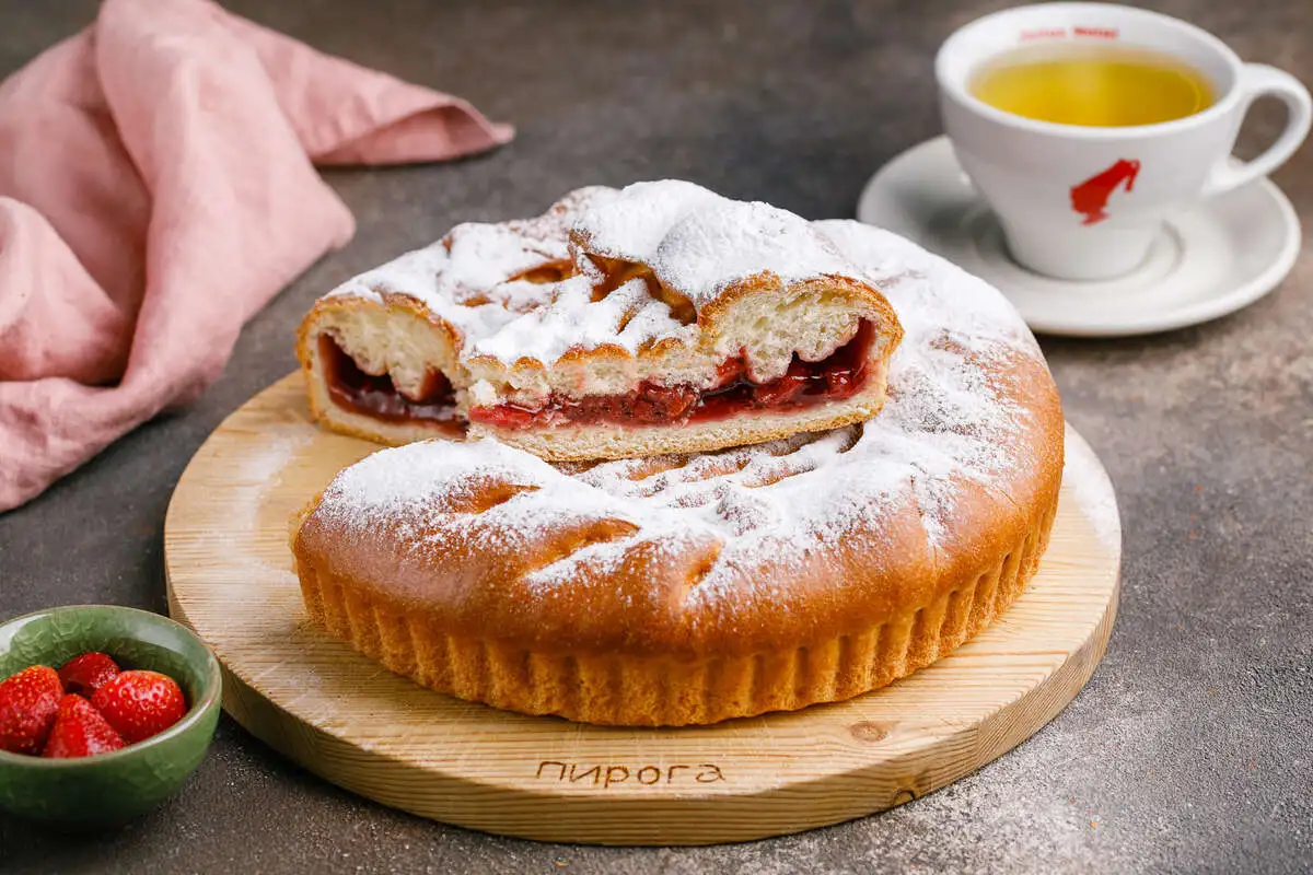 Пирог с черникой и заварным кремом