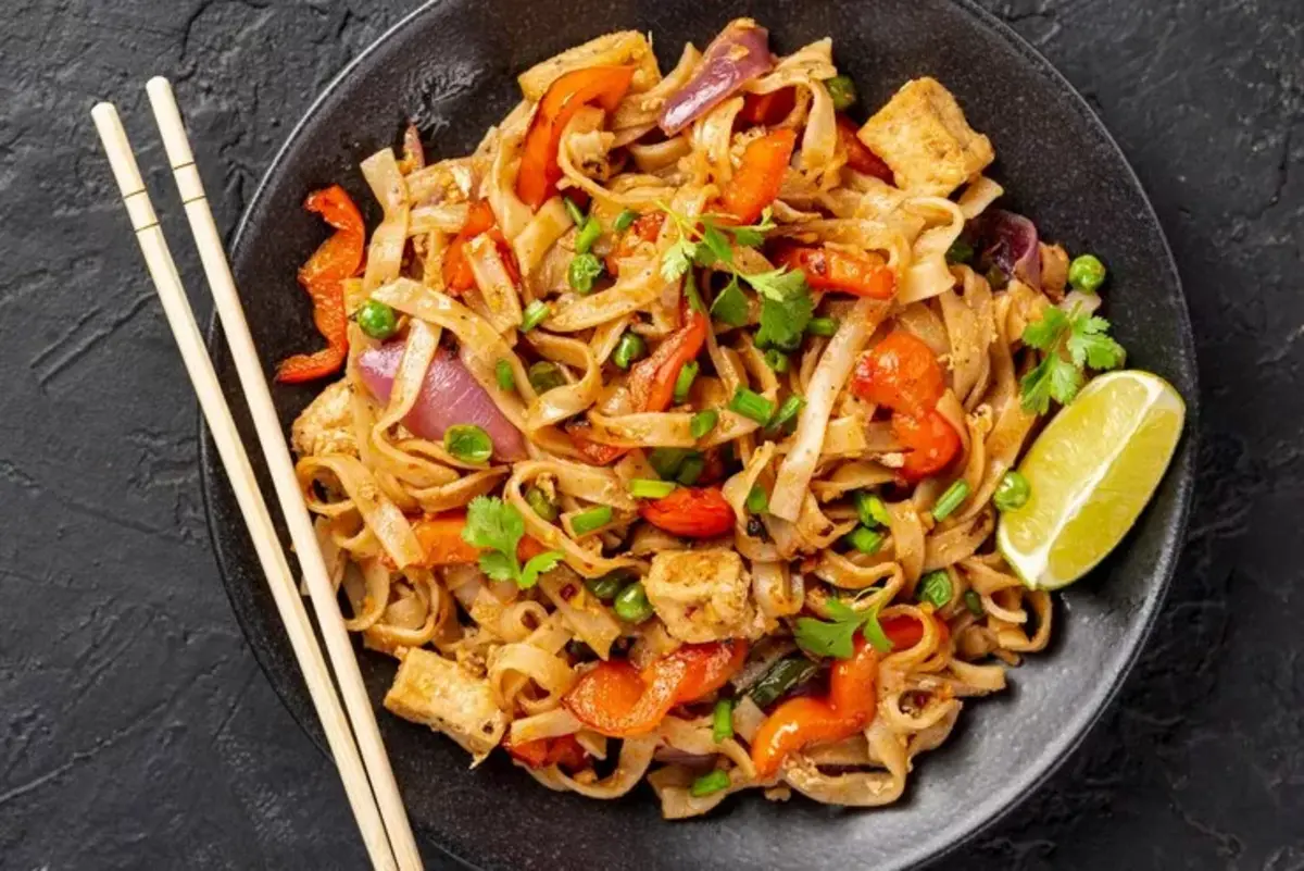 Wok с курицей