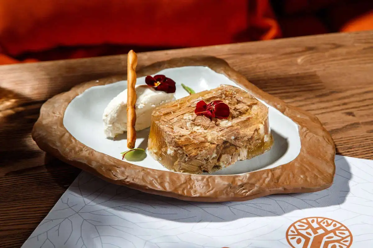 Холодец из говядины с хреном и горчицей