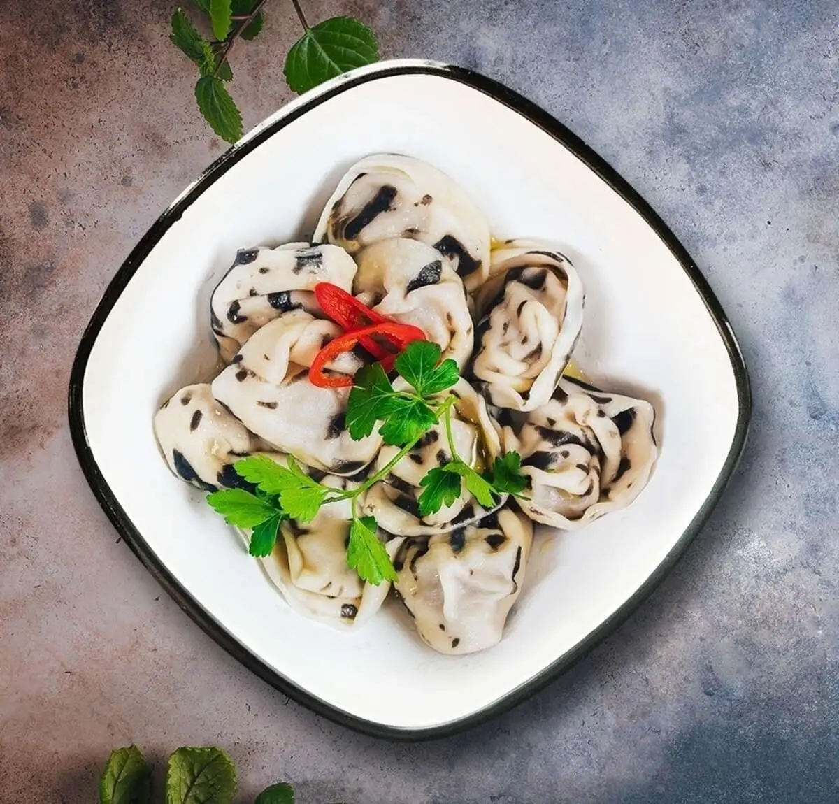 БЕЛЫЙ БЫК ЧЕРНОЕ УХО