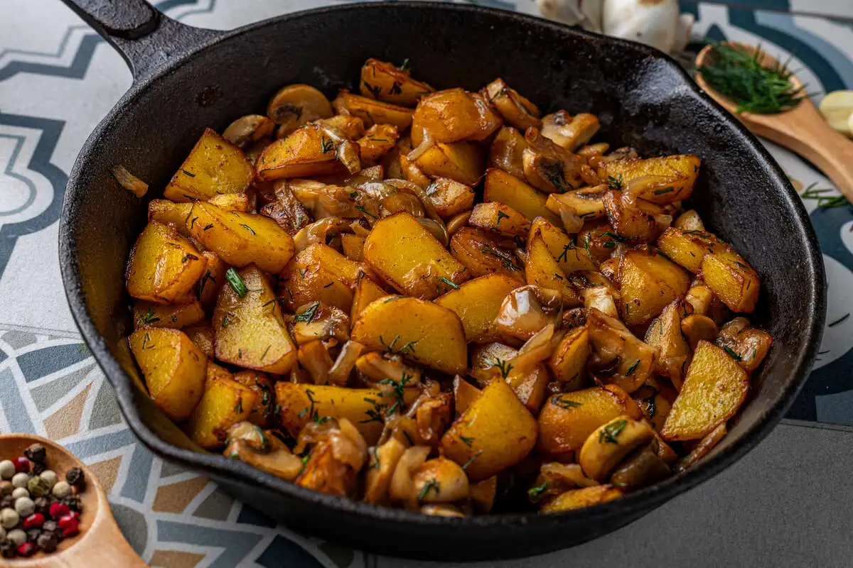 Жареная картошка с грибами