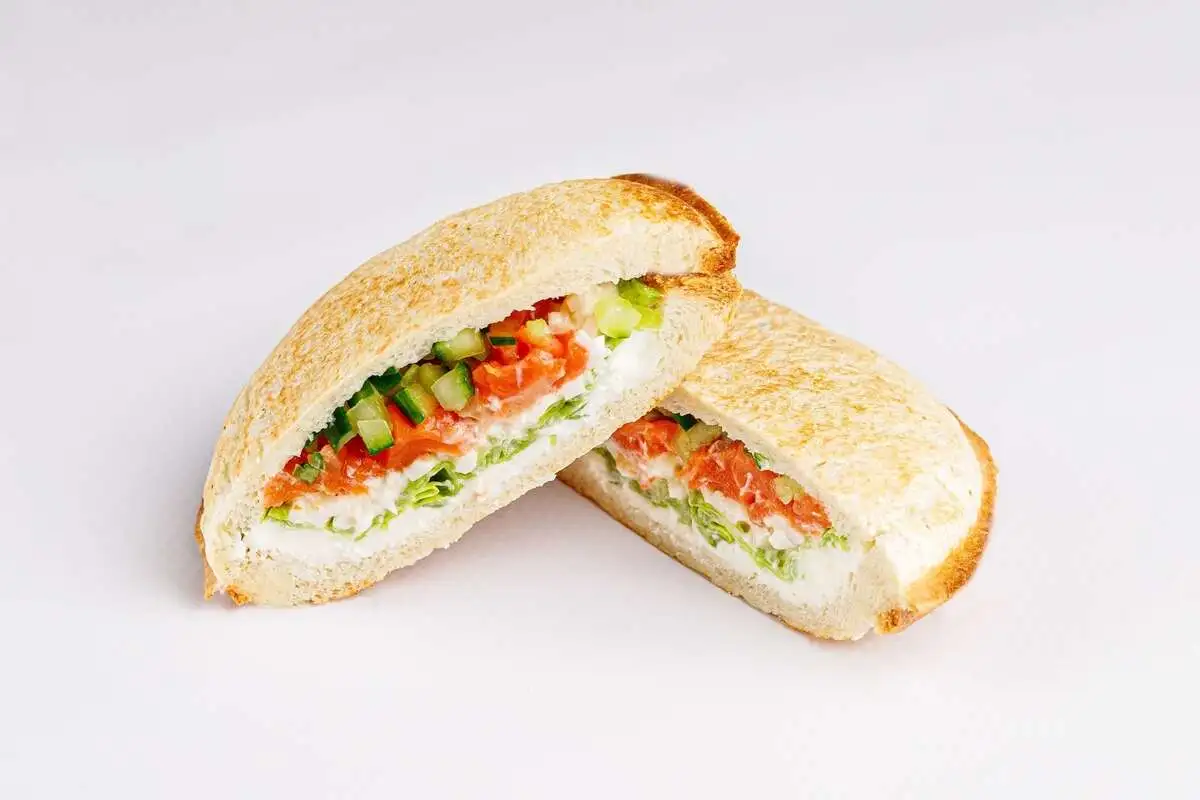 Покет-сэндвич с лососем