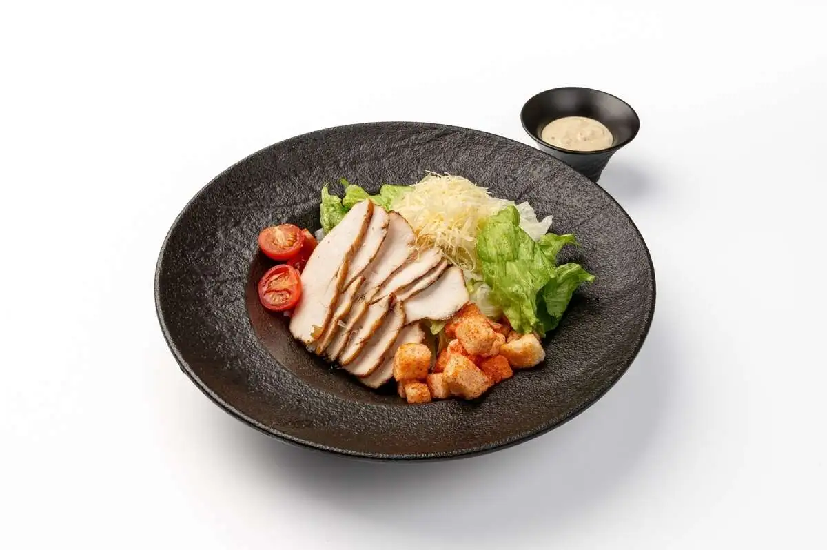 Салат цезарь с курицей