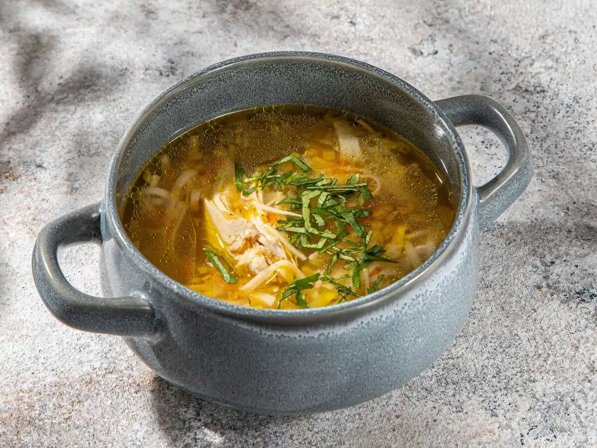 Суп с цыплёнком и домашней лапшой 350г