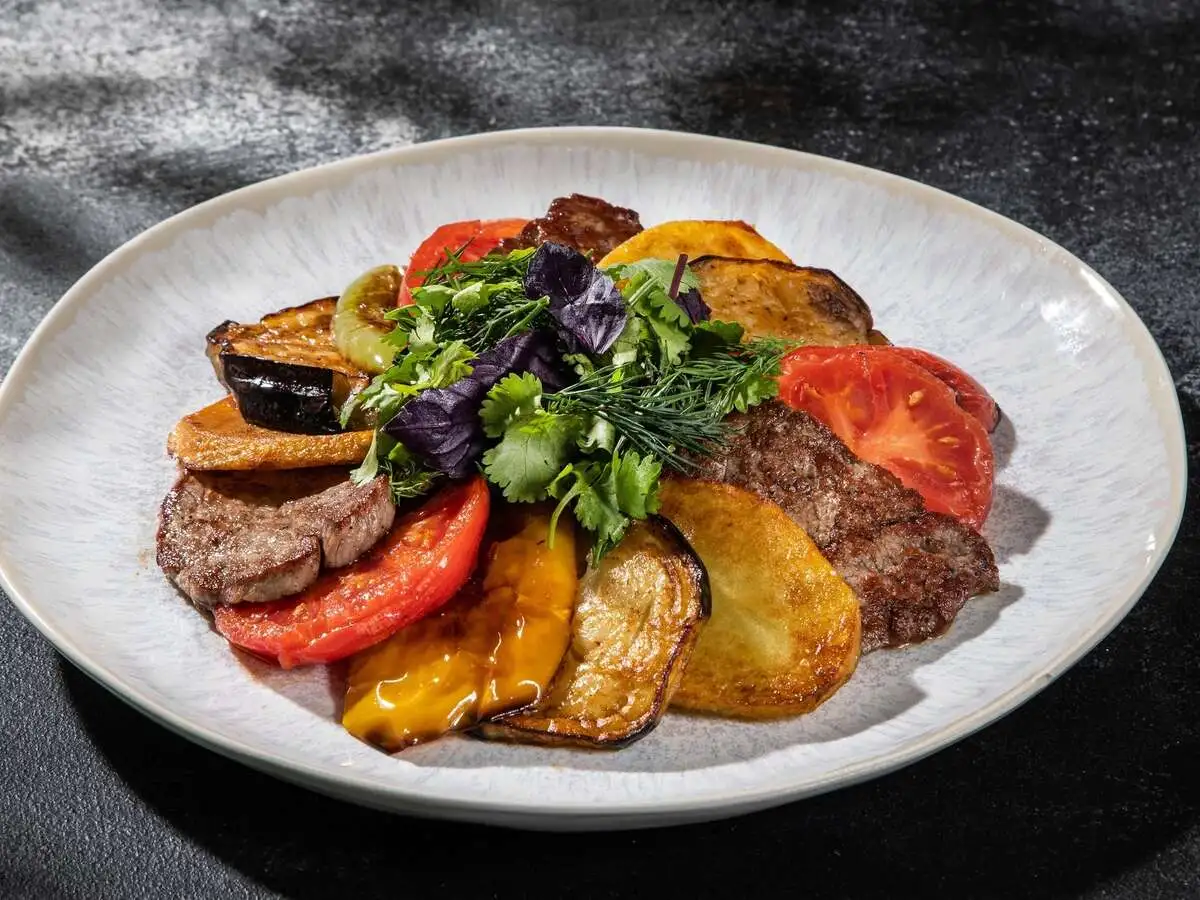 Аджапсандал по-бакински из телятины и овощей350г