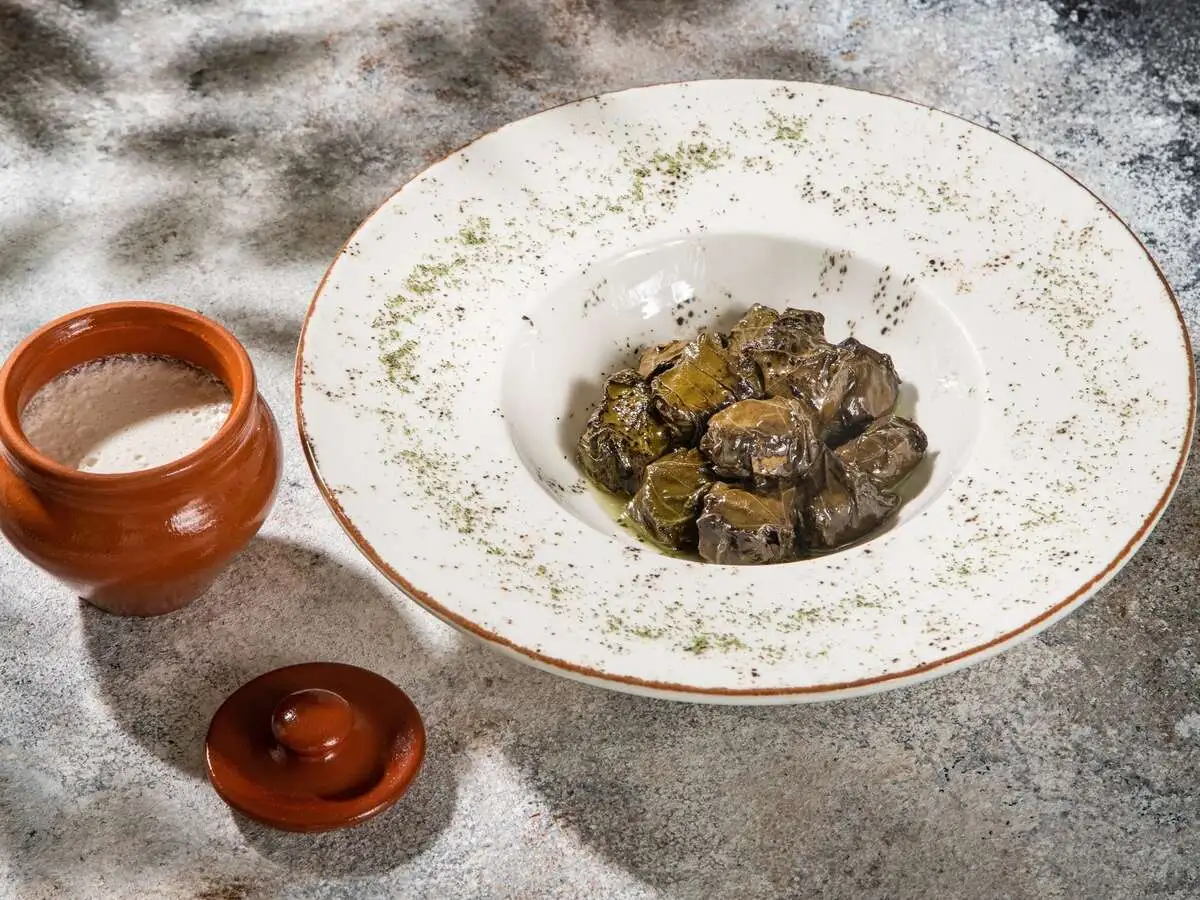 Долма из ягнёнка в винoградных листьях250г