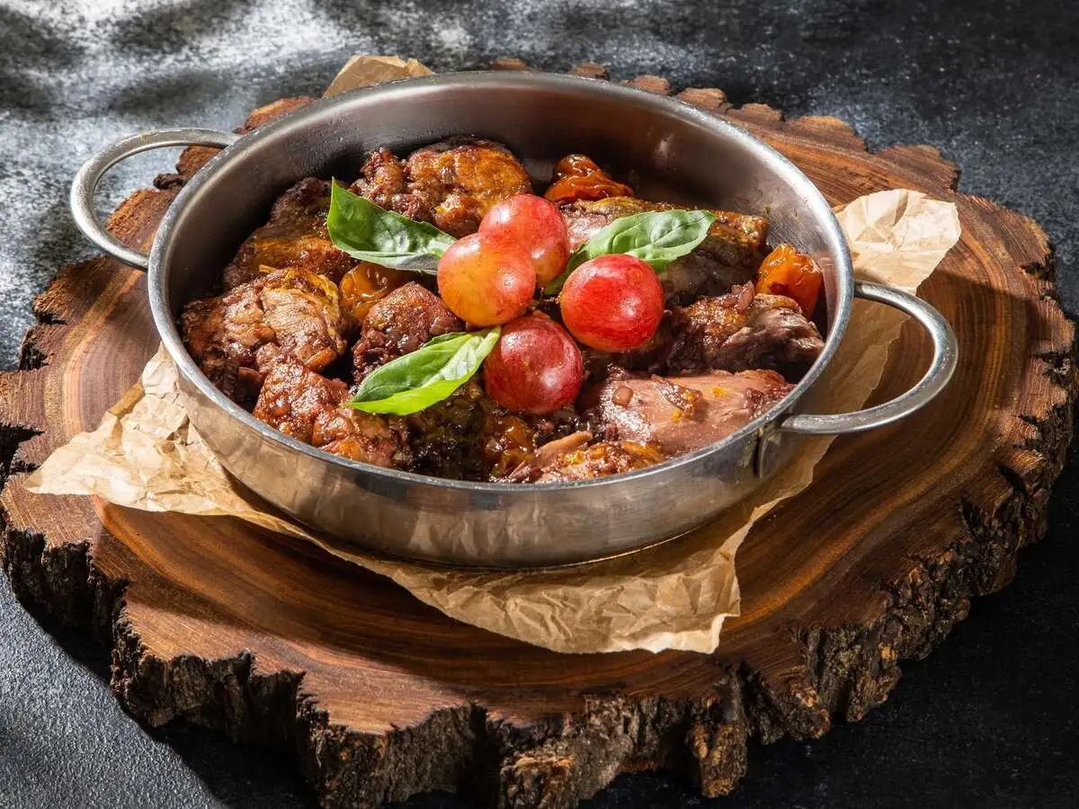 Кефли Бече из цыпленка с каштаном приготовленный в красном вине340г