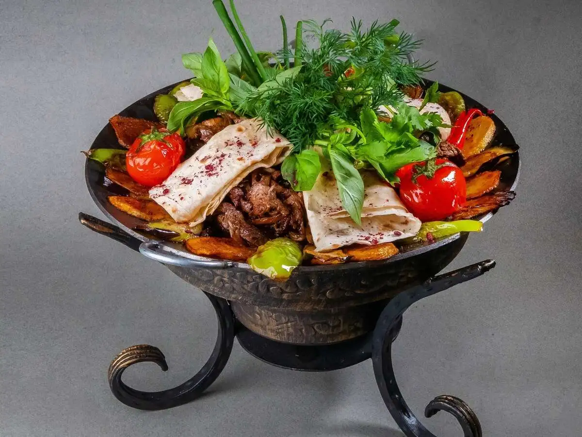 Садж Ассорти из баранины, телятины и цыпленка1.4кг