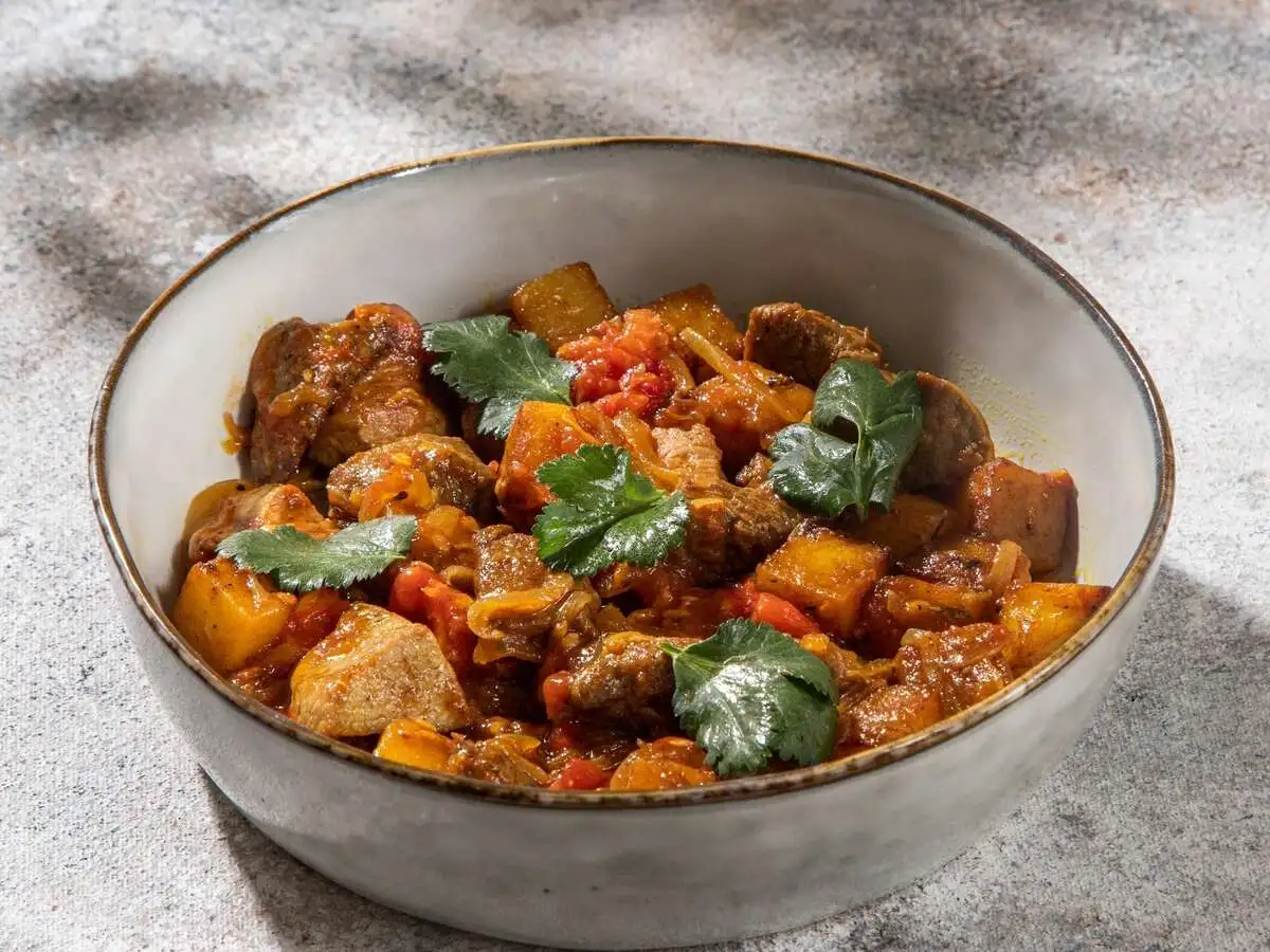 Ягненок, жаренный по-домашнему с картофелем300г