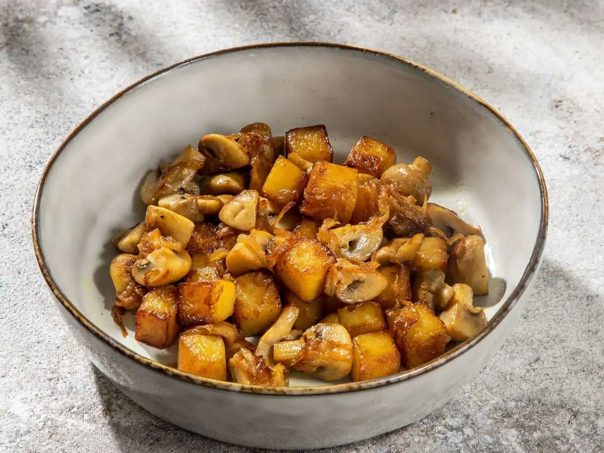 Картофель, жаренный с грибами и луком300г