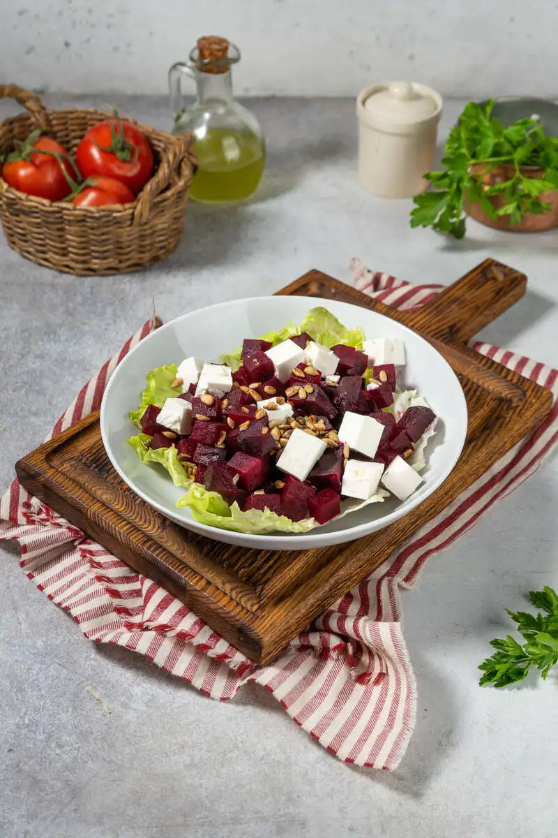 Салат из свеклы с сыром фета