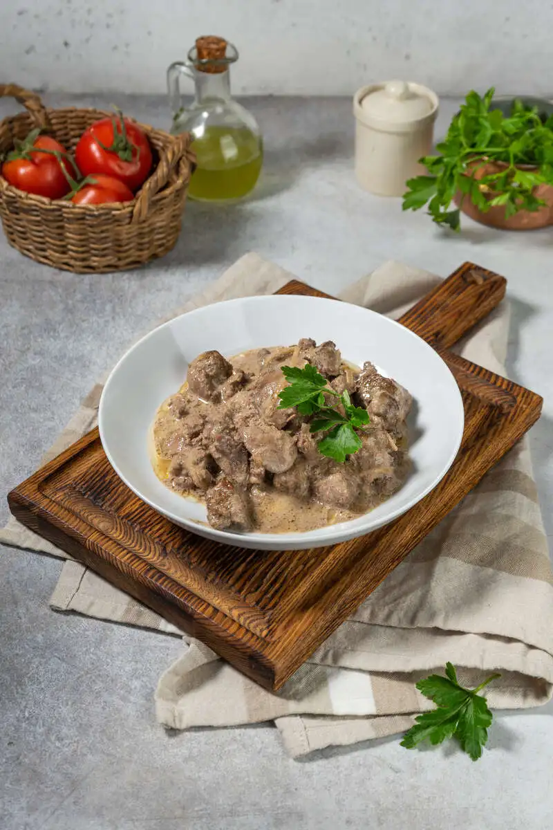 Печень куриная по-строгановски