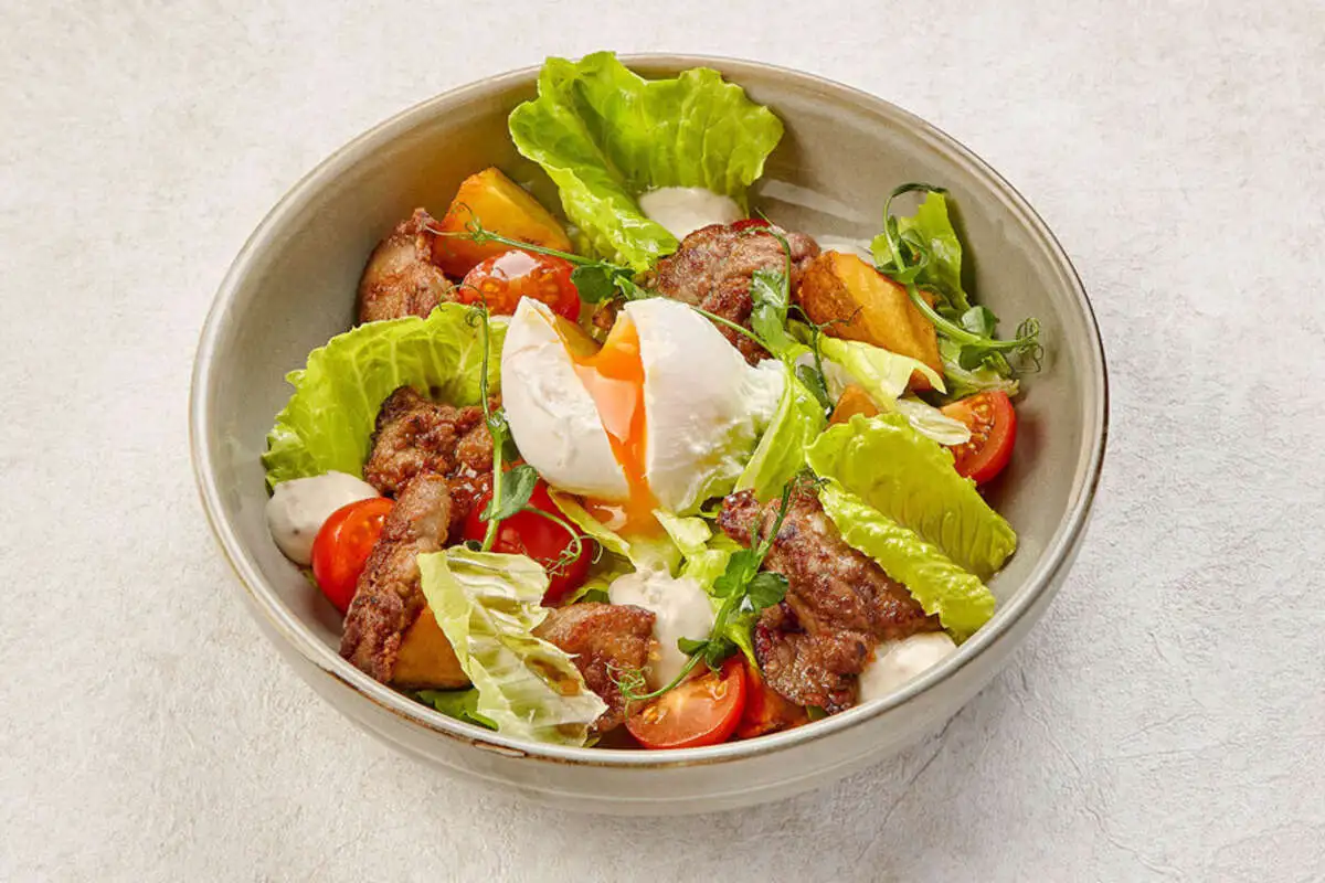 С куриной печенью и яйцом пашот