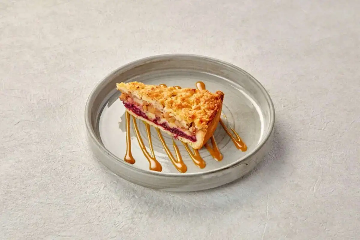 Яблочный пирог с клюковой 