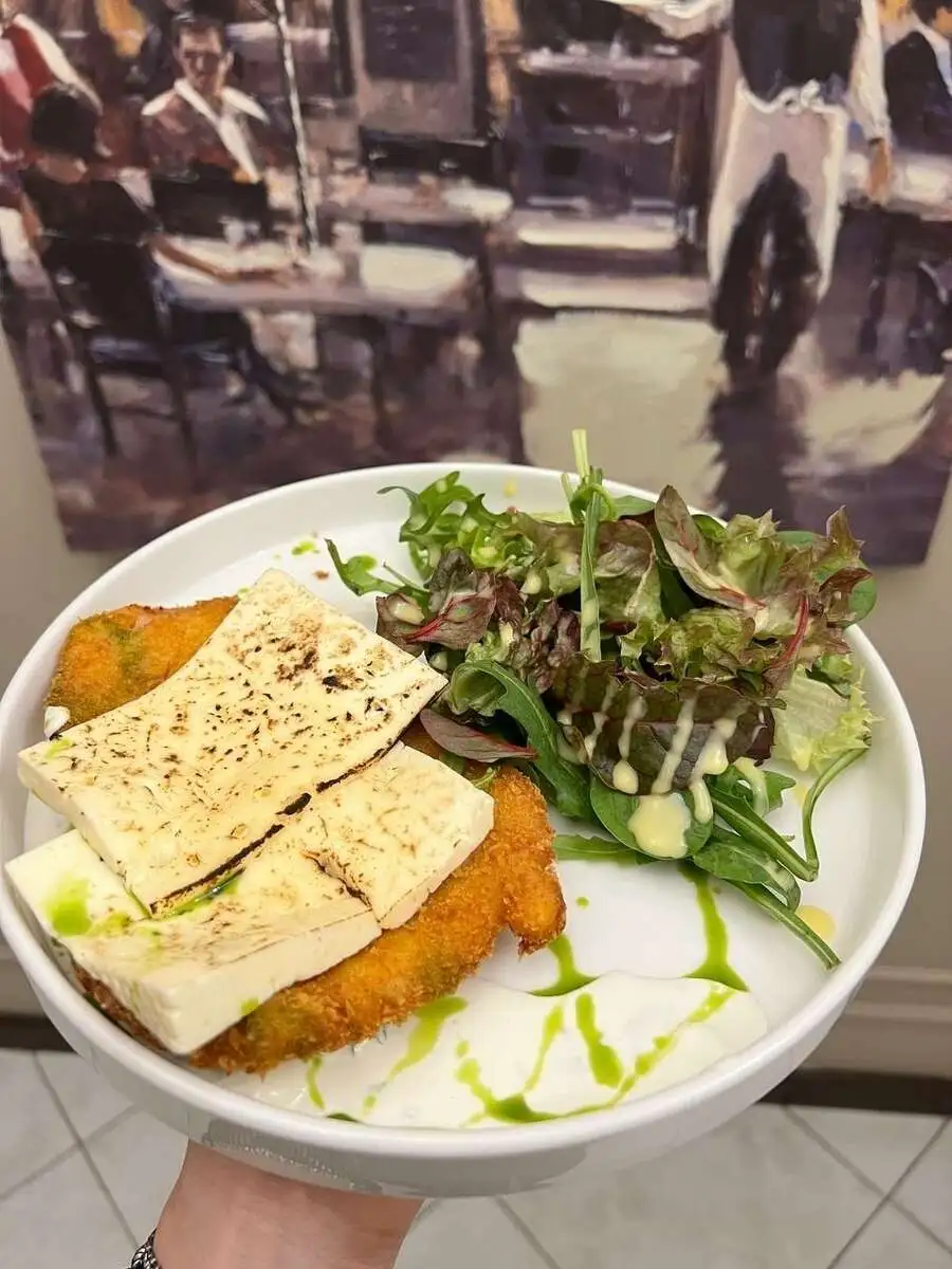 Шницель с цыпленком под дагестанским сыром