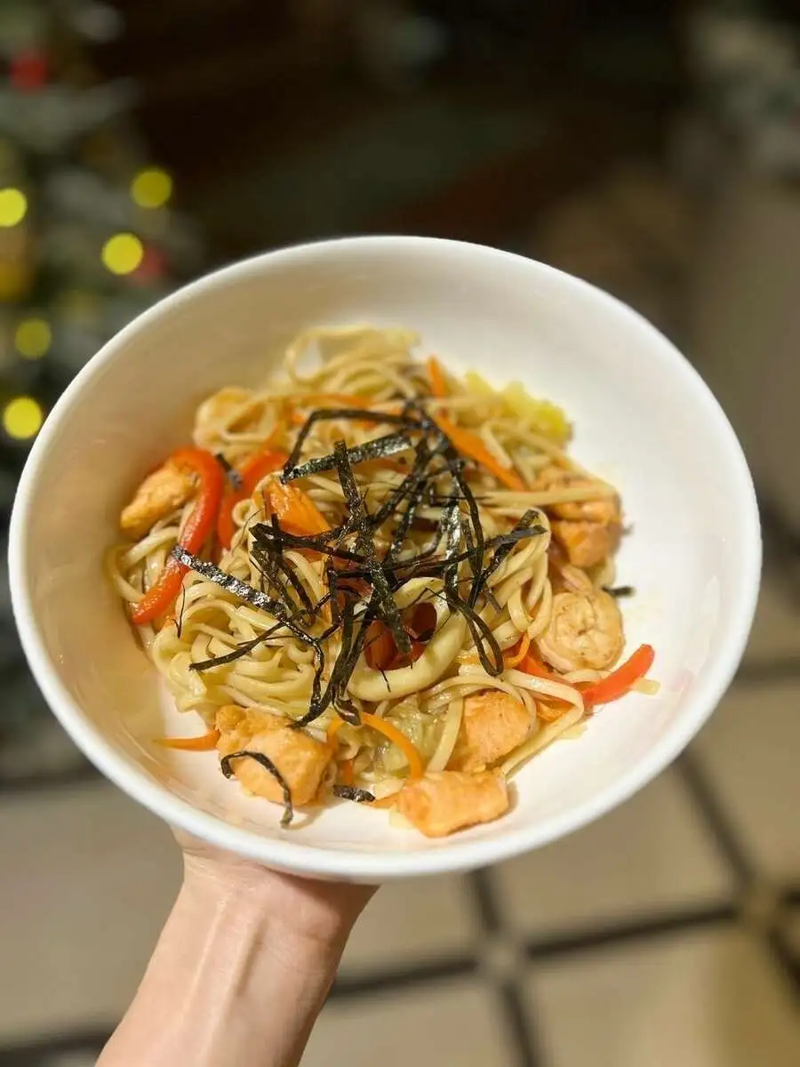 Феттучине с лососем и брокколи