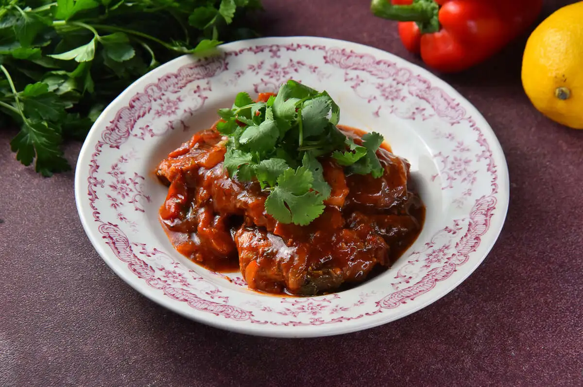 Чахохбили из курицы со спелыми томатами и зеленью