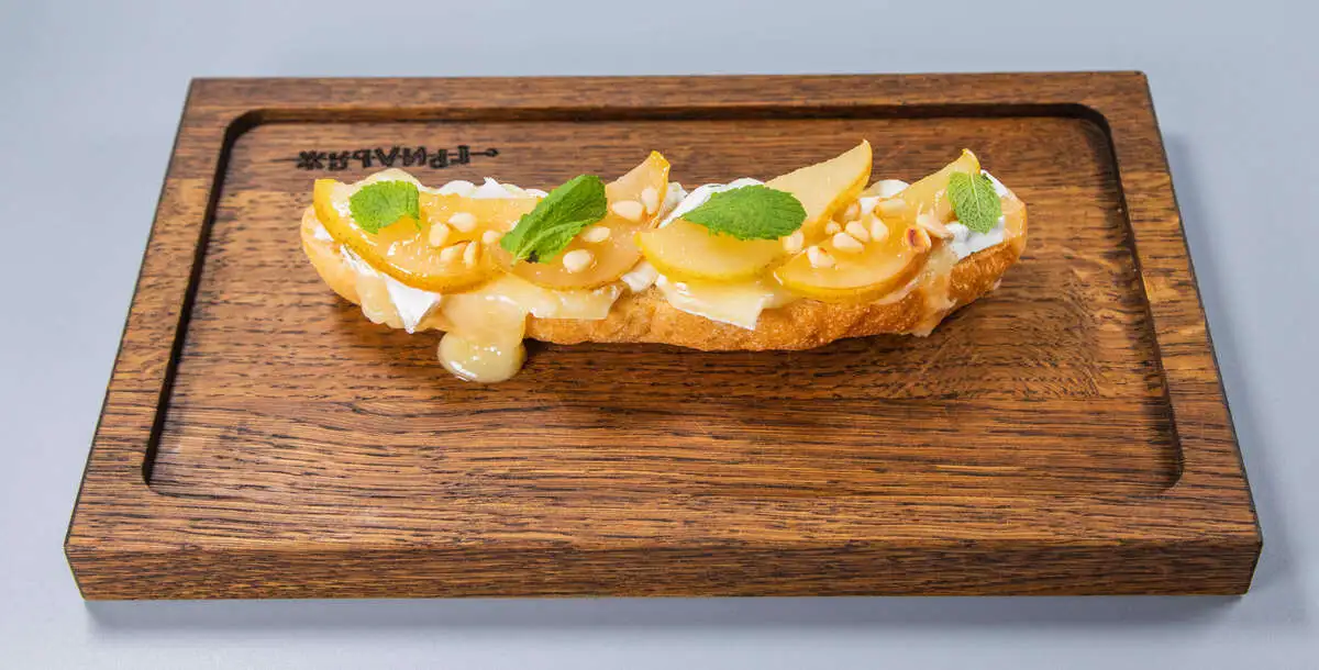 Брускетта с грушей и сыром 180г