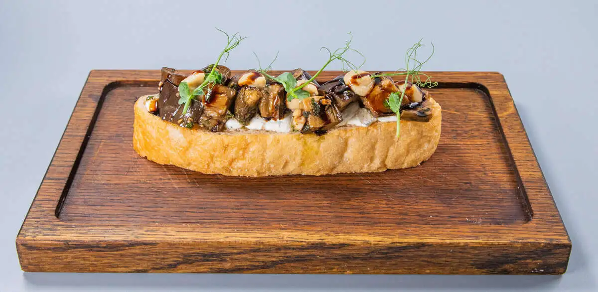 Брускетта с печеным баклажаном 200г