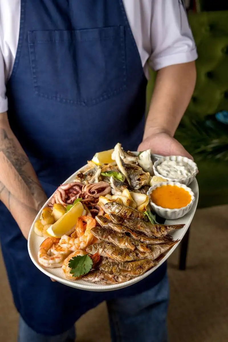 Ассорти морепродуктов на гриле