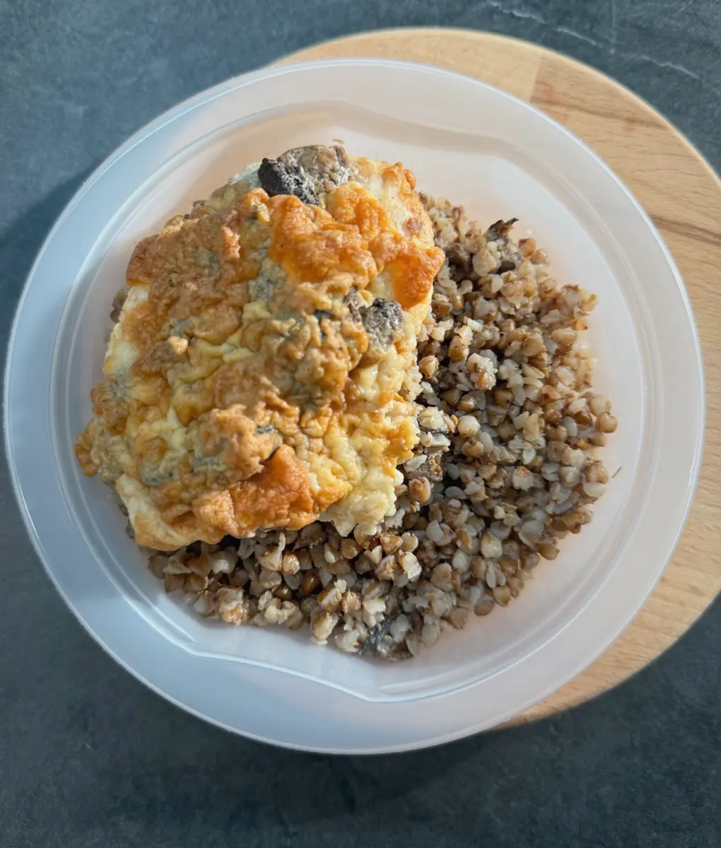 Жульен куриный с курицей и грибами и гречневой кашей 120/150гр.