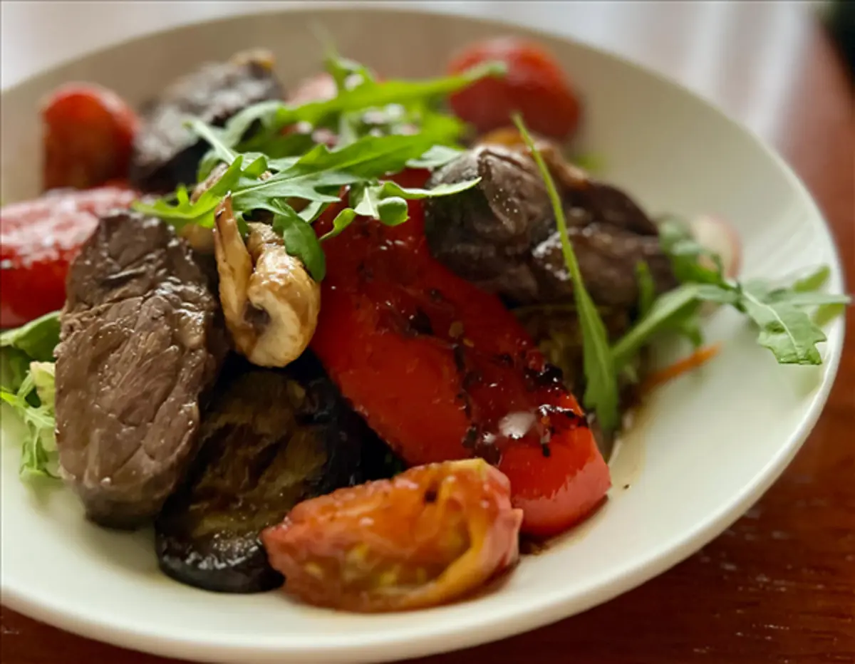 Салат-гриль с телятиной