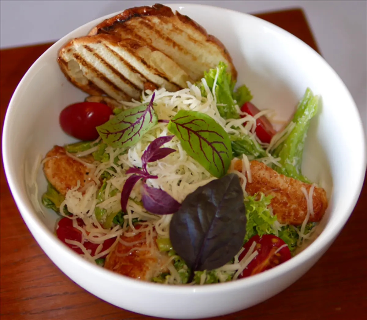 Салат Цезарь с курицей