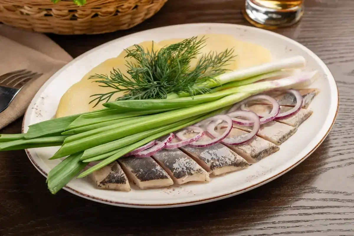 Сельдь олюторская собственного посола