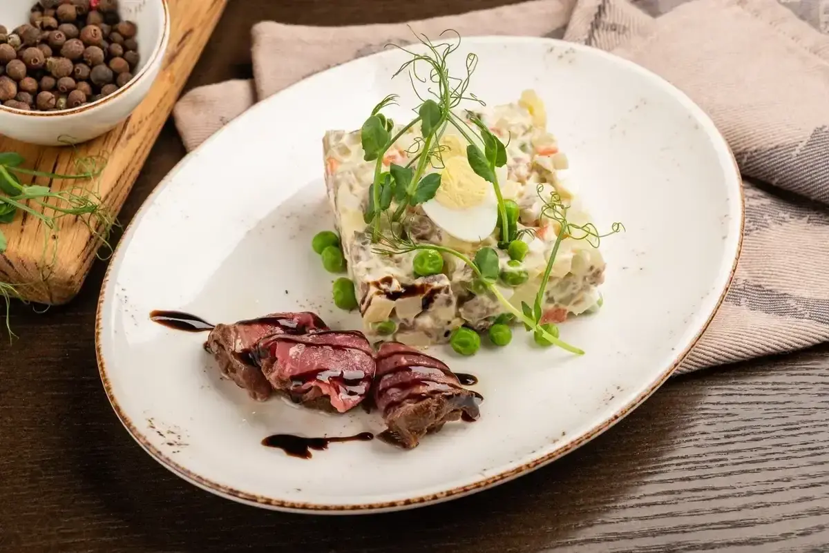 Оливье с двумя видами мяса