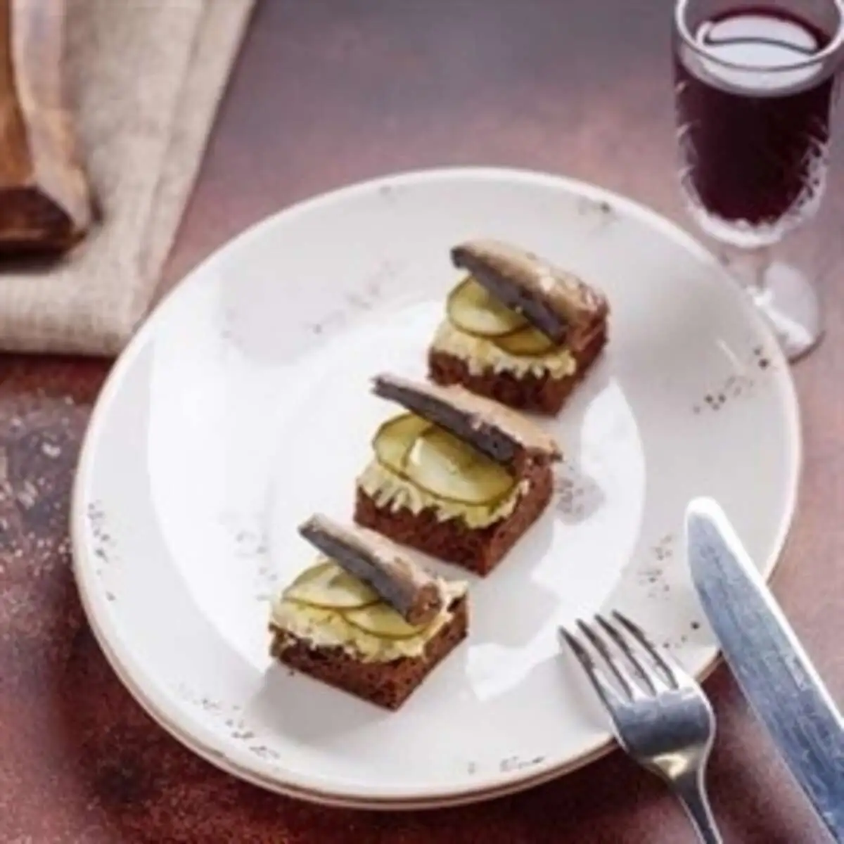 Бутерброд Праздничный со шпротами