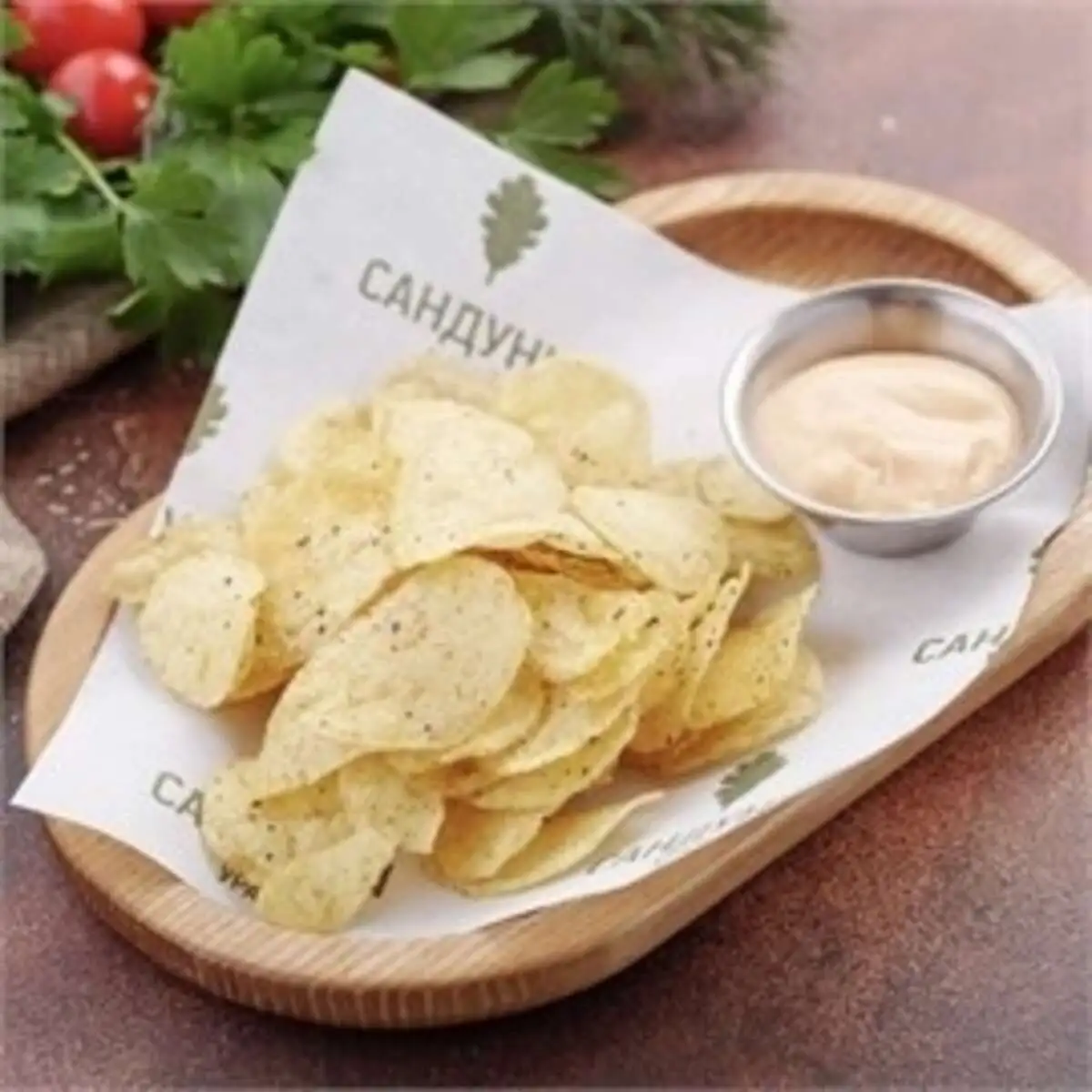Чипсы картофельные с соусом
