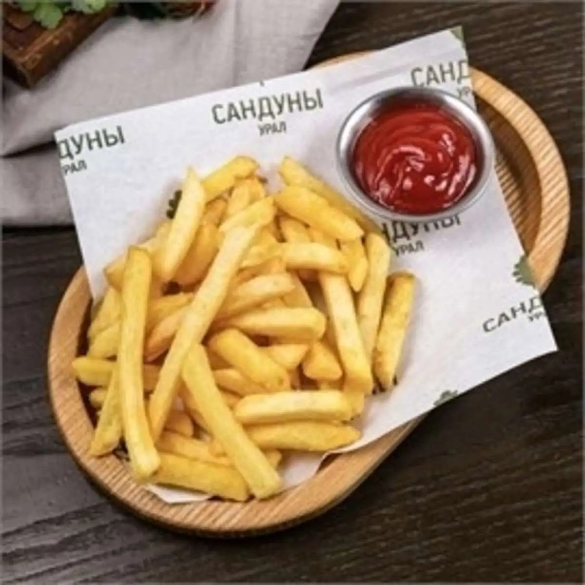 Картофель фри с кетчупом
