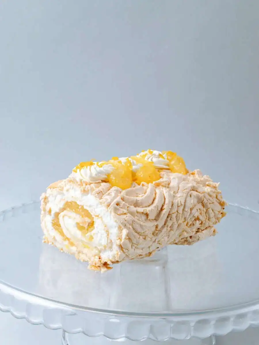 Меренговый рулет с апельсиновым конфи 300гр