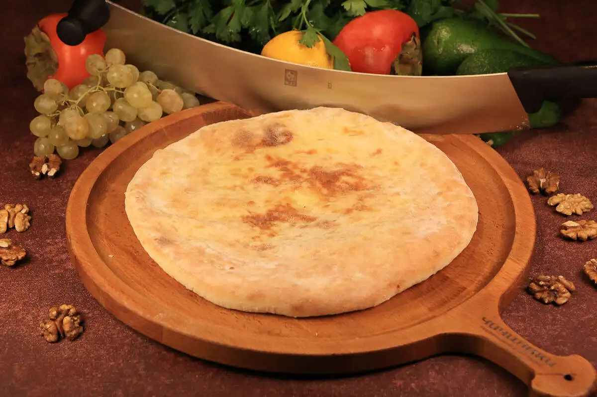 Кубдари с рубленой бараниной и специями