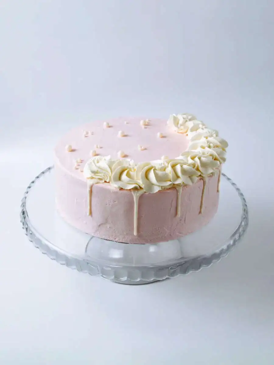 Меренговый торт с клубникой 900гр