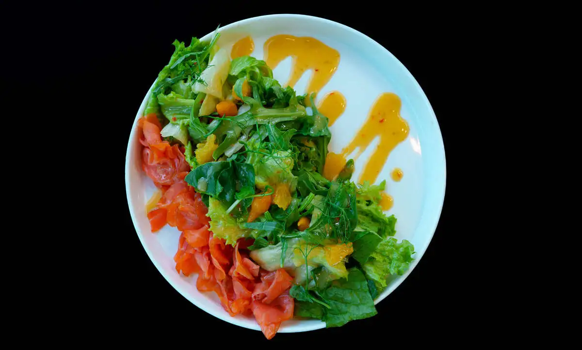 Салат с копченой семгой, 170 г